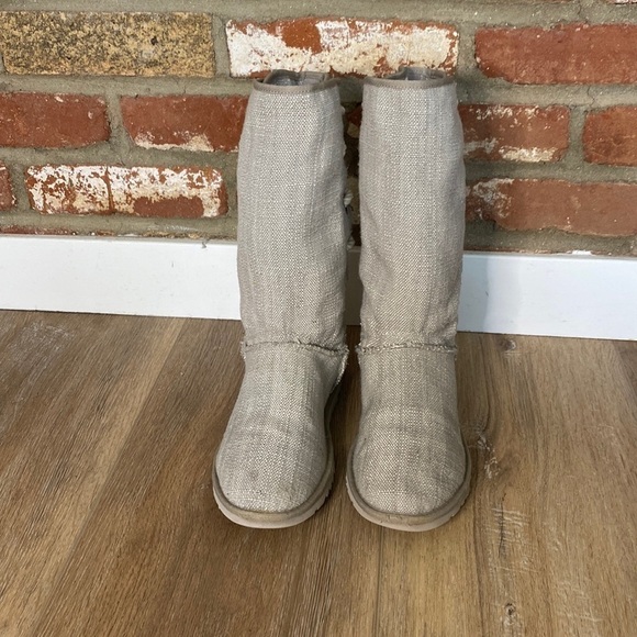 UGG Boots Heirloom Lace Up Boots size 7 - Picture 4 of 14